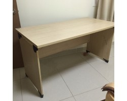 THANH LÝ BÀN LÀM VIỆC VỚI HỘC DI ĐỘNG